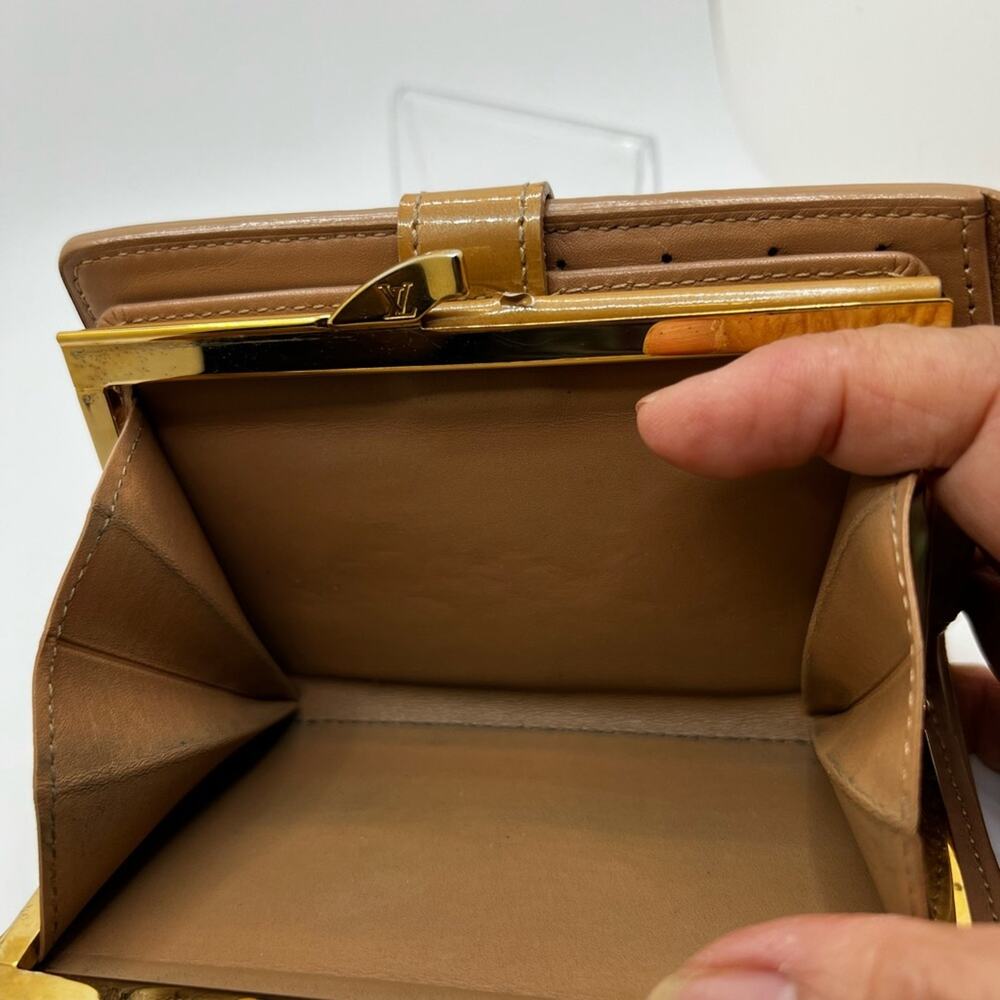 GUC Louis Vuitton Tan Vernis Bifold Kisslock Wallet - Picture 5 of 8